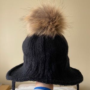 Winter beanie with fur Pom Pom and wired brim